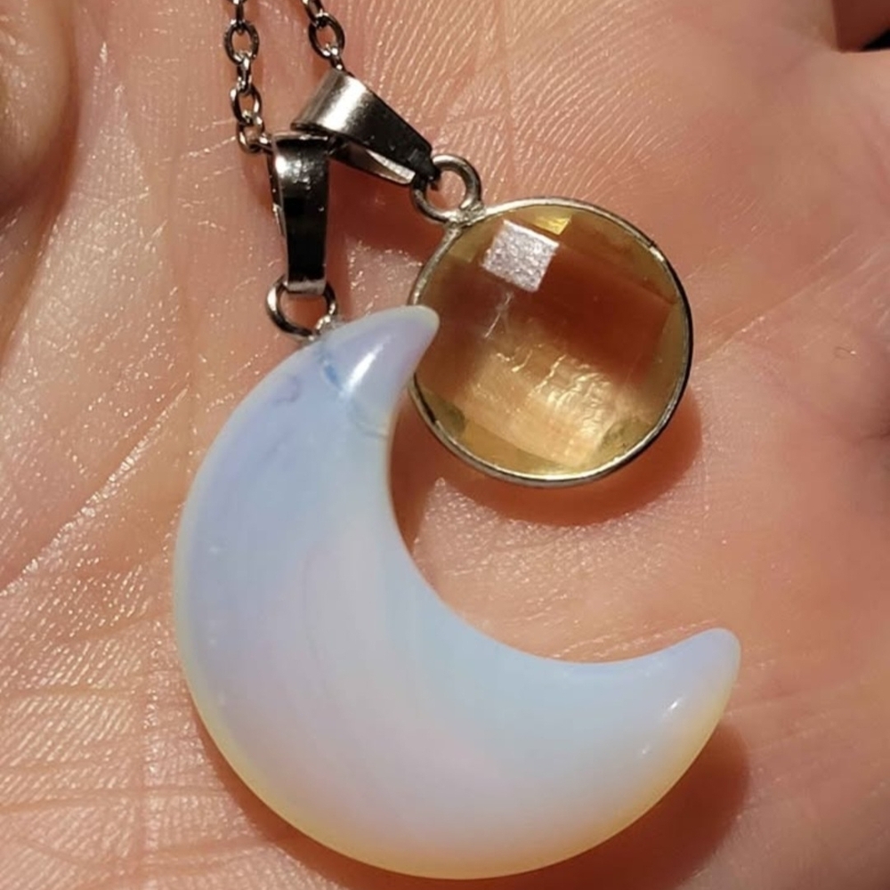 Elegant Moon and Circle Pendant Necklace